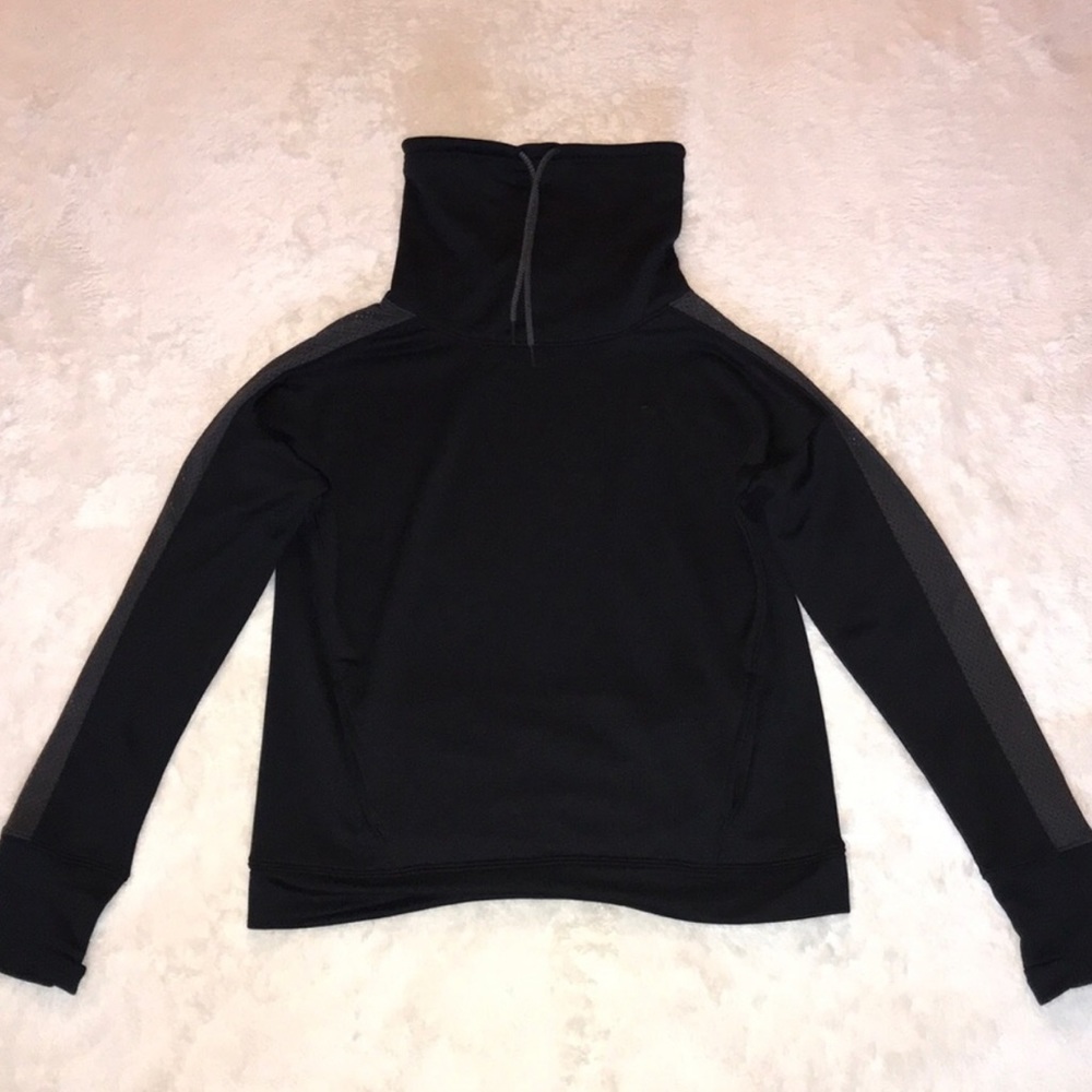 Under Armour Sweatshirt